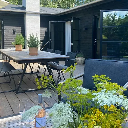 Hébergement de vacances Modern Near And Town In *