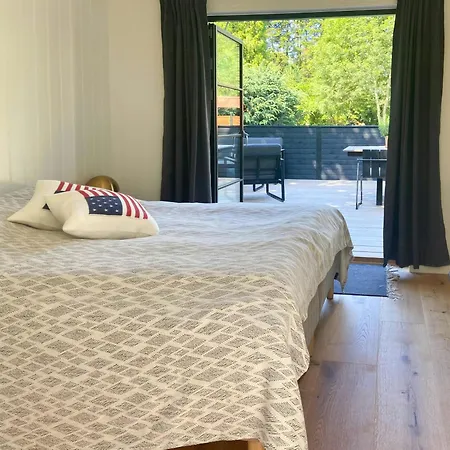 Σπίτι διακοπών Modern Near And Town In *