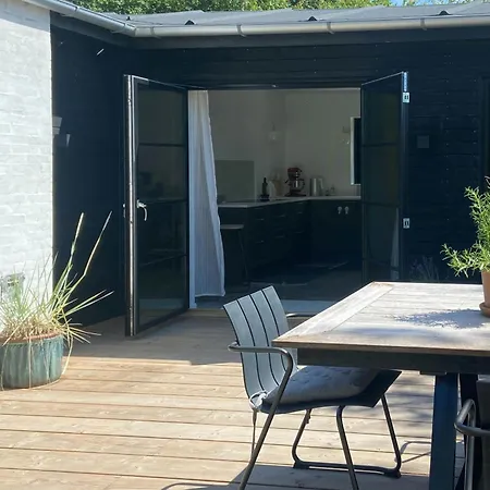 Modern Near And Town In Hébergement de vacances *