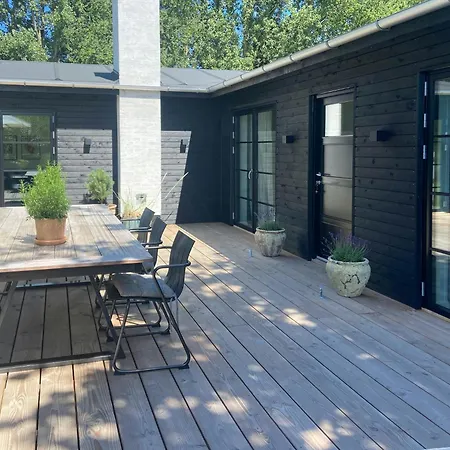 Modern Near And Town In Hébergement de vacances *